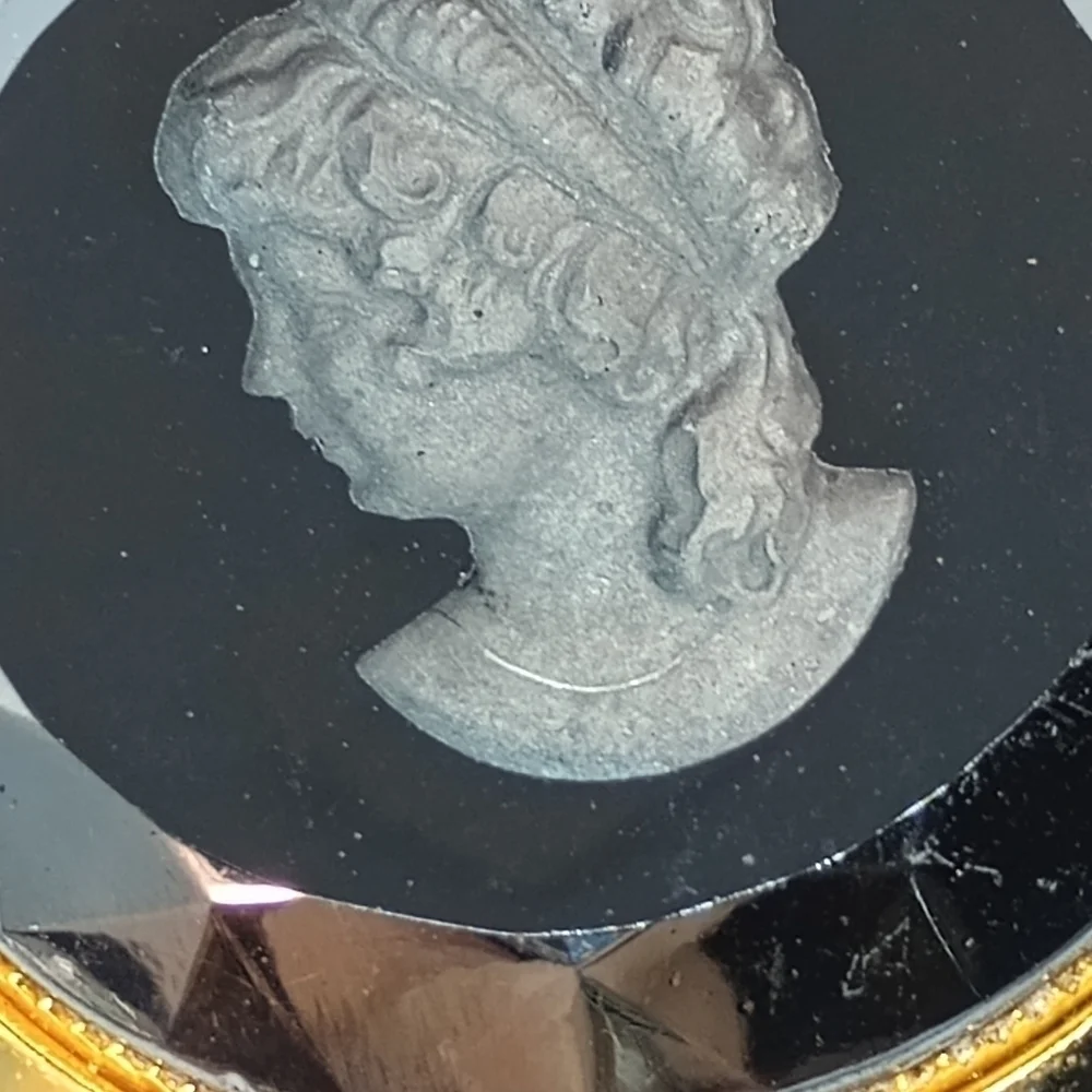 * vintage Victorian cameo black glass intaglio pin brooch